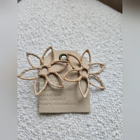 Anthropologie, Open Flower Raffia Woven Earrings, Tan - NEW! - Picture 5 of 10